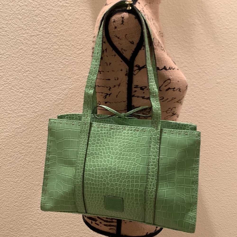 Women’s Liz Claiborne Shoulder Bag